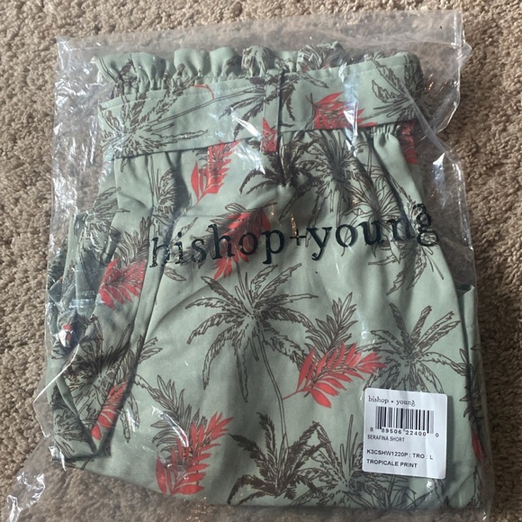 Bishop + Young Serafina Shorts size large tropical print - Picture 3 of 3